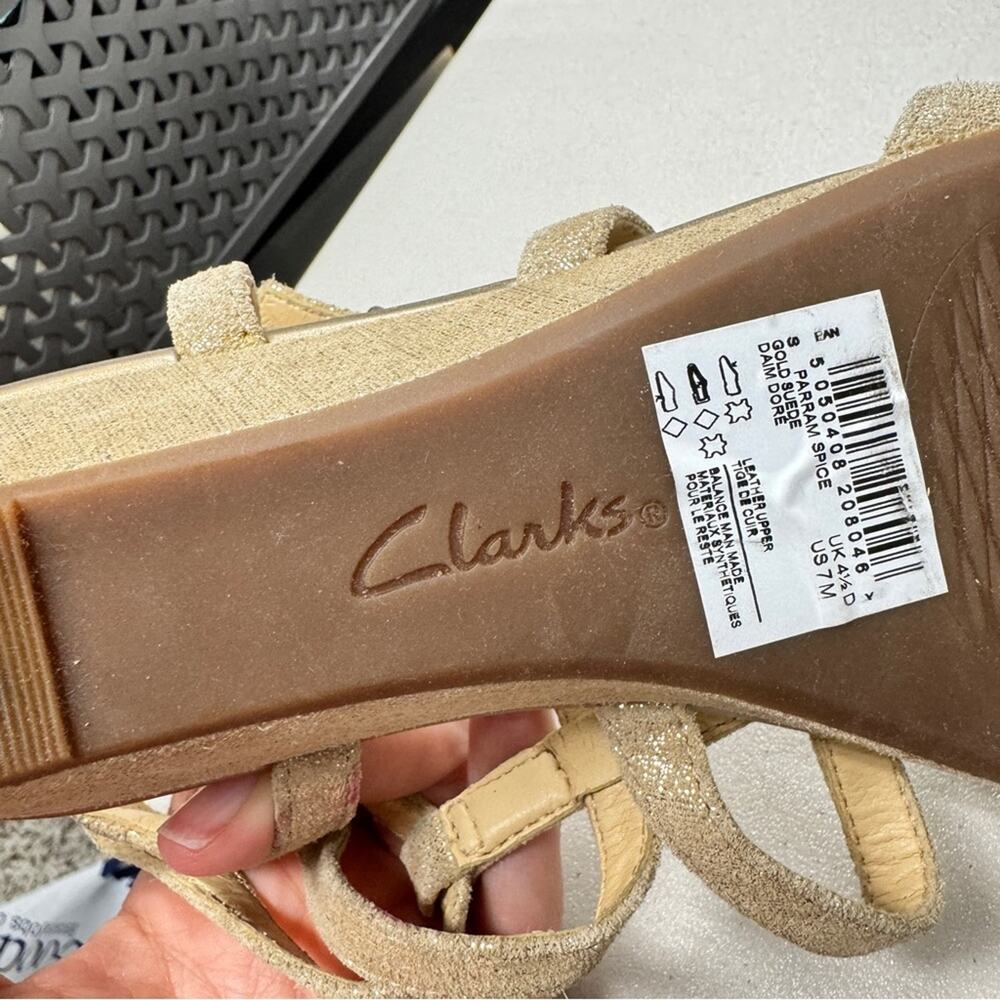 Clarks Gold Leather Strappy Mini Wedge Sandals Womens 7 Beachy Casual Comfort - Picture 4 of 8